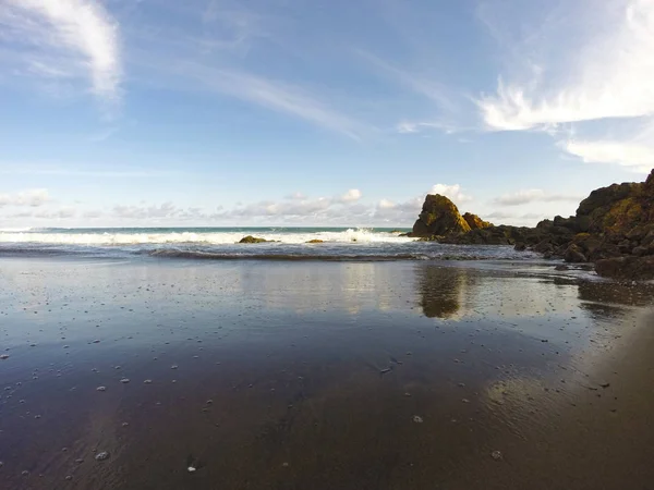 Hermosa Playa Tropical Con Marea Baja Cielo Azul — Foto de Stock