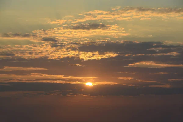 巴拿马太平洋沿岸美丽的橙色黄色日出 — 图库照片