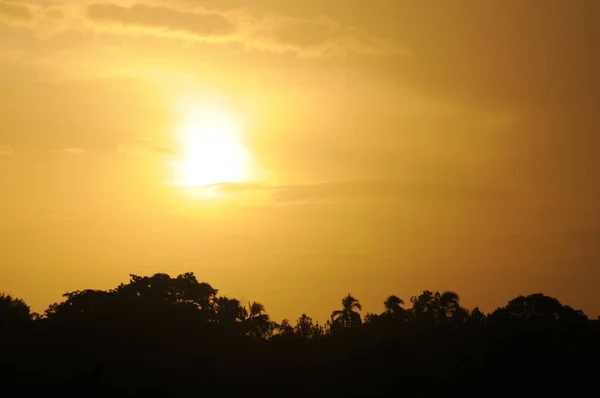 Schöner Orange Gelber Sonnenuntergang — Stockfoto