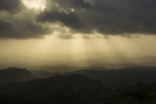 Beautiful Dramatic Sunset Sun Beams Hitting Mountainn Range Panama — Stock Photo, Image