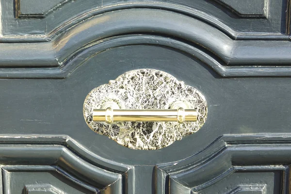 Zamknij Się Wywietrzonym Luksusowym Pokrętłem Starych Drzwiach Paryżu Francja — Zdjęcie stockowe