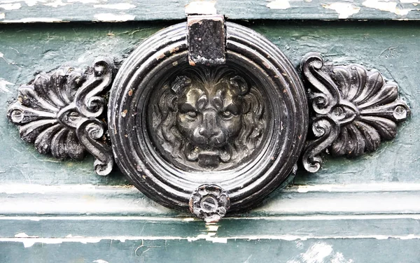 Fechar Ornamento Porta Madeira Desgastado Uma Porta Velha Paris França — Fotografia de Stock