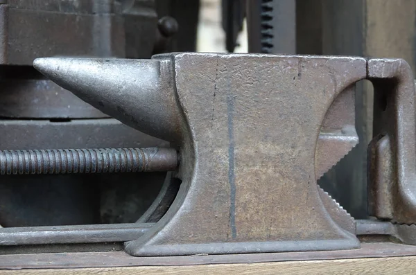 Close Old Blacksmith Anvil — стоковое фото