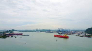Panama City, Panama 13 Ekim 2017: Balboa Panama Kanalı'nın Pasifik Okyanusu giriş çok büyük bir limanda limanıdır