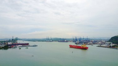 Panama City, Panama 13 Ekim 2017: Balboa Panama Kanalı'nın Pasifik Okyanusu giriş çok büyük bir limanda limanıdır