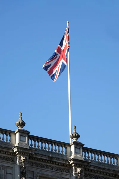 Ngiltere Londra Güneşli Kış Gününde Uçan Ngiliz Bayrağı — Stok fotoğraf