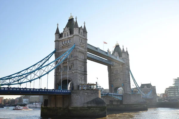  Londra, İngiltere, Jan-21, 2017: Tower Bridge kombine Baskül ve asma köprü Londra'da inşa 18861894 içinde.    