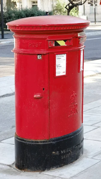 Лондон Англия Jan 2017 Первые Коробки Окрашенные Красный Цвет Лондоне — стоковое фото