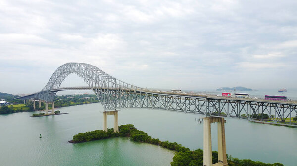 PANAMA CITY, PANAMA-OCT 13,207: Мост Америк, автомобильный мост в Панаме, который охватывает тихоокеанский вход в Панамский канал
.