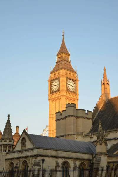 ロンドン Englnd 2017 ウェストミン スター宮殿ウェストミン スター イングランド Ablingdon セントと時計塔の南側 ロイヤリティフリーのストック写真