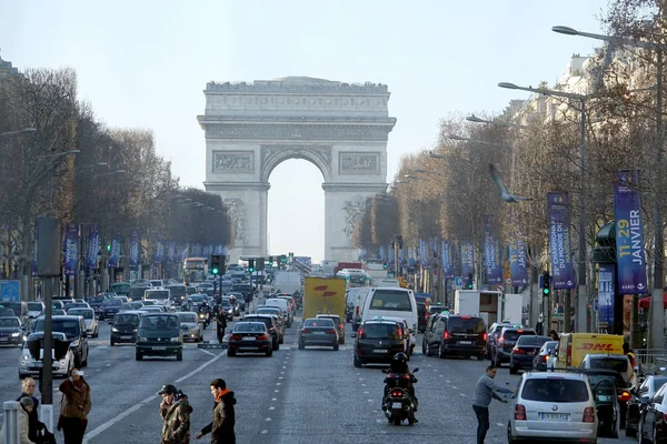 フランス 2017 アベニュー シャンゼリゼ コンコルドと凱旋門がある場所シャルル ドゴール間実行して パリの 区の道であります ストックフォト