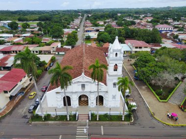  Hava görünümünü Kilisesi Saint Athanasius ön planda gösterilen Panama, Los Santos şehir