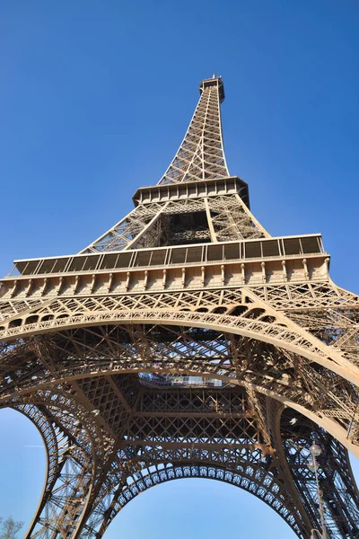 Vista Baixo Ângulo Torre Eiffel — Fotografia de Stock