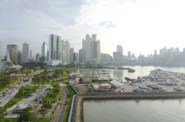  Panama City ve Cinta Costera Boulevard güzel Skyline havadan görünümü