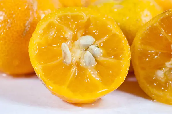 Tiro macro de naranjas cortadas — Foto de Stock
