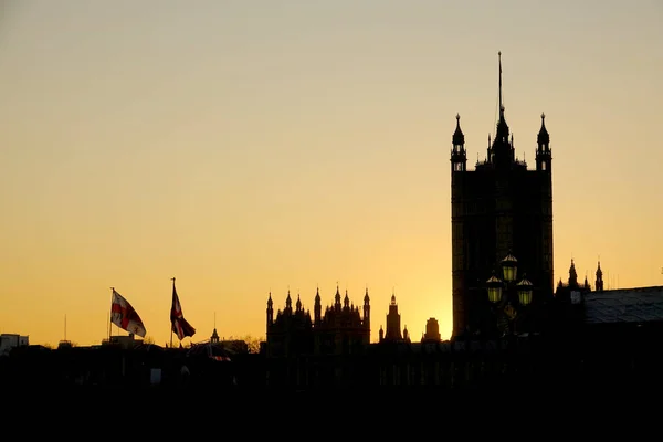 Siluet Istana Westminster saat matahari terbenam di London , — Stok Foto