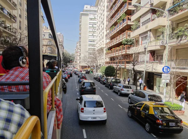 Vista desde un bus turístico en Buenos Aires, Argentina . — Foto de Stock