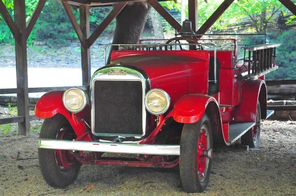 REO Speed kocsik Fire Truck a Jack Daniel szeszfőzde — Stock Fotó