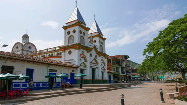 Pequeña Iglesia en Hispania, Antioquia, Clombia . — Foto de Stock