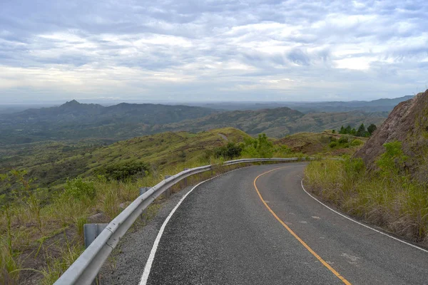 Bela vista das montanhas na divisão continental em cen — Fotografia de Stock