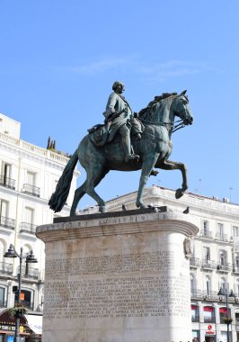 Madrid-İspanya-19 Şubat 2019: Puerta'da Charles III anıtı