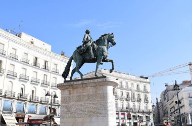 Madrid-İspanya-19 Şubat 2019: Puerta'da Charles III anıtı