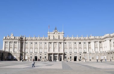 Madrid-İspanya-19 Şubat 2019: Madrid Kraliyet Sarayı, Madrid şehrinde İspanyol Kraliyet Ailesi'nin resmi ikametgahıdır, ancak sadece devlet törenleri için kullanılır.. 