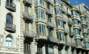 Barselona,İspanya,22 Şubat 2019: Barselona'nın mimarisi Katalan mimarisine paralel olarak gelişti ve batı sanatının tarihi bağlamında üretime giden çoklu eğilimleri farklı şekillerde takip etti.