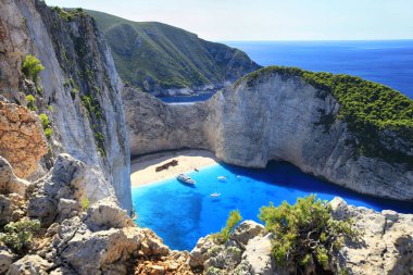 Yunanistan, Zakynthos Adası. Navagio Plajı'na yukarıdan güzel manzara
