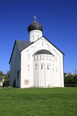 Bir güneşli yaz günü, kurtarıcı başkalaşım Kilisesi bir görünümünü Ilyin sokakta Veliky Novgorod, Rusya Federasyonu