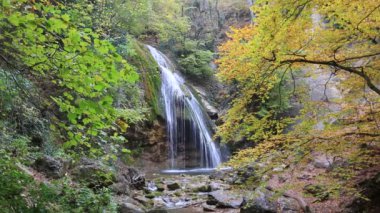 Şelale Jur-Jur Kırım'sonbahar ormandaki