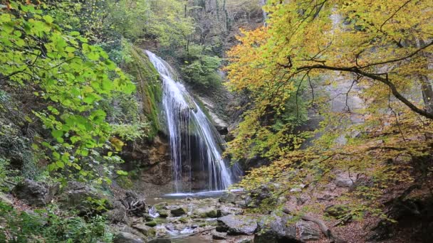 Cascada Jur Jur Bosque Otoño Crimea — Vídeo de stock