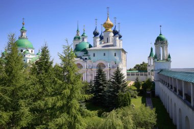 Spaso-Yakovlevsky Dimitriev Manastırı, Rostov şehri büyük güneşli yaz günü. Rusya'nın altın yüzük