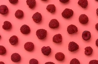 Olgun sulu berry ahududu tarzında pop art Tarih pembe bir arka plan. İyi kartpostal gün arka plan