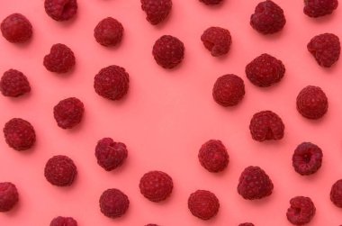 Olgun sulu berry ahududu tarzında pop art Tarih pembe bir arka plan. İyi kartpostal gün arka plan