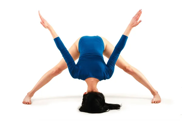 Hermosa Mujer Sana Practica Yoga Cuerpo Turquesa Aislado Sobre Fondo — Foto de Stock