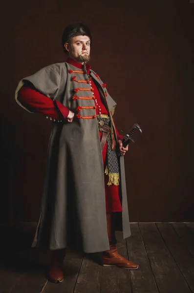 Портрет Человека Средневековом Костюме Тёмном Фоне Одежда Польского Дворянства Гордый — стоковое фото