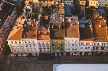 Eski bir Avrupa şehrinin çatısının en iyi görünümü - Lviv. 