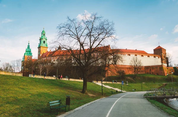 Cracovia Castillo de Wawel al atardecer a finales de febrero, cálida calma — Foto de Stock