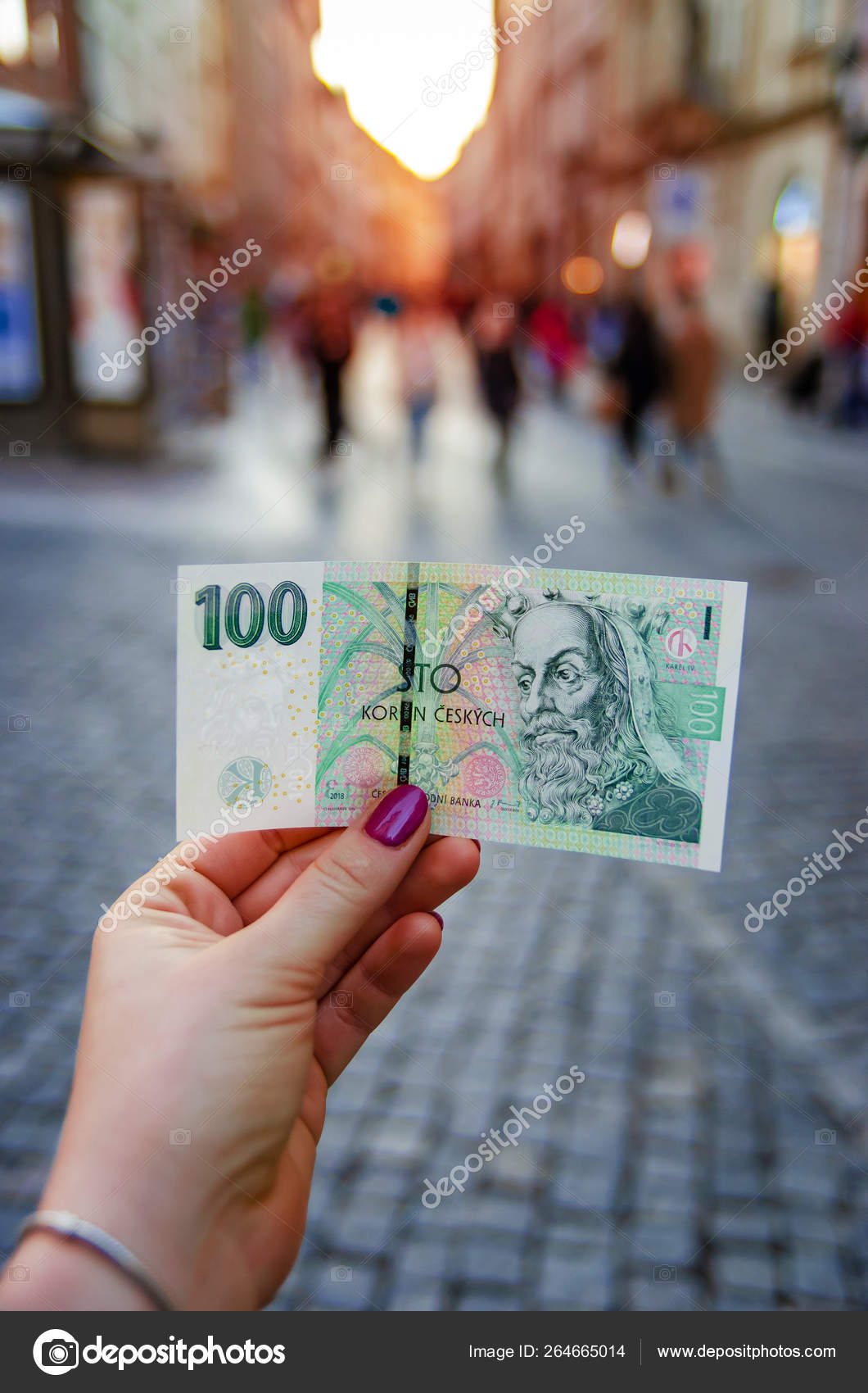 One hundred (100) Czech crowns is holding a female hand — Stock Editorial  Photo © Dudaeva #264665014