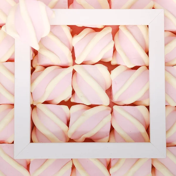 Criativo colorido fundo marshmallows rosa. Flatley do — Fotografia de Stock