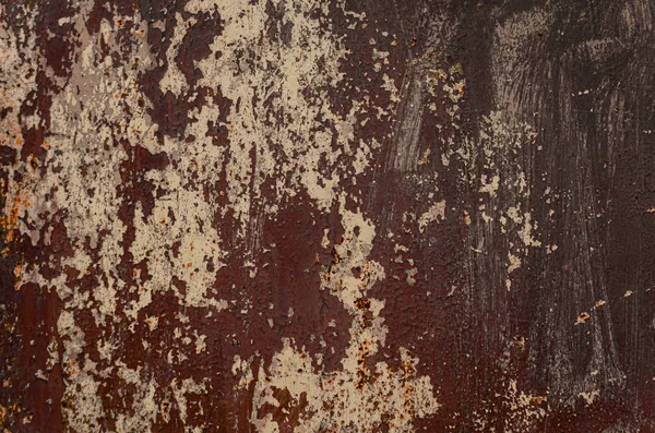 Vieja pared de metal oxidado. Shabby, pintura marrón agrietada. Grunge. — Foto de Stock