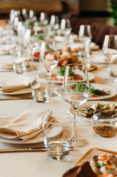 Beautifully stylishly festively served table in the restaurant i — Stock Photo, Image