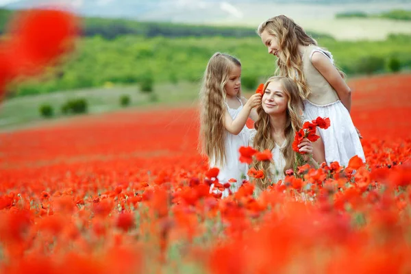 Happy family on the nature. — Stock Photo, Image