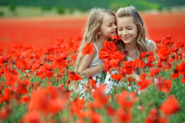 Children in nature have fun. — Stock Photo, Image