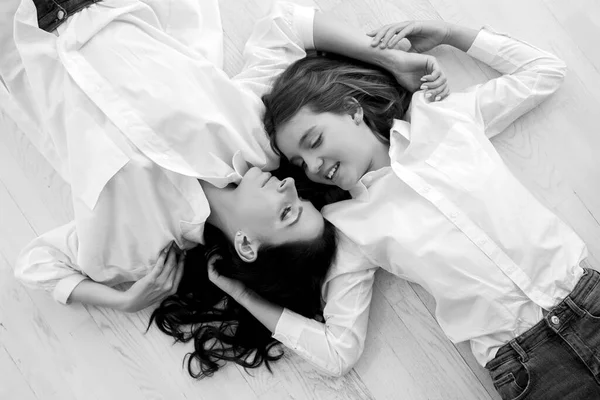 Black white photo. Black white photo of happy mother and daughter. — Stock Photo, Image