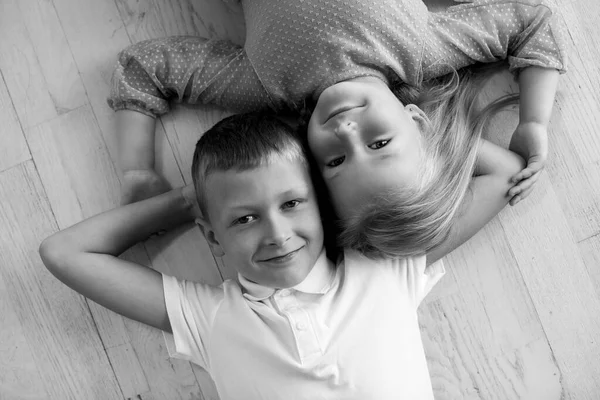 Little boy and little girl. Brother and sister. — Stock Photo, Image