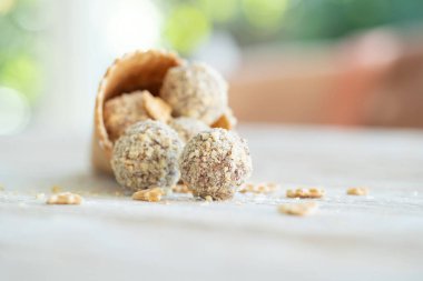 Sütlü çikolata şekeri. El yapımı tatlılık. 