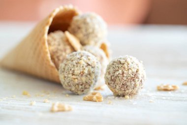 Sütlü çikolata şekeri. El yapımı tatlılık. 