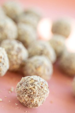 Sütlü çikolata şekeri. El yapımı tatlılık. 